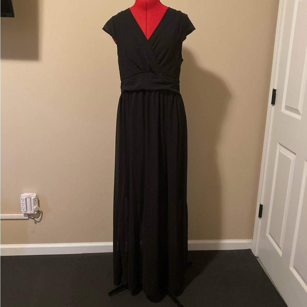 V-NECK MAXI DRESSES - Picture 4 of 9
